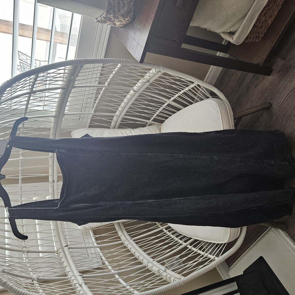 Black Sleeveless Dress